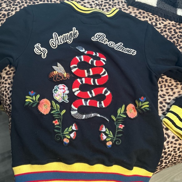 Got this sweater as a gift and I never wear it! Looks good on man and females.